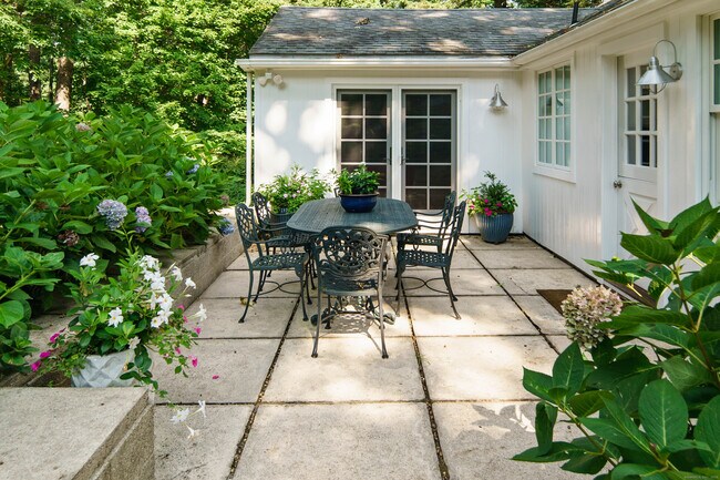 Building Photo - 58 Kent Rd