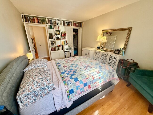 Building Photo - Walkable Green Hills Condo- 2 Bed 1.5 Bath $2000/mo