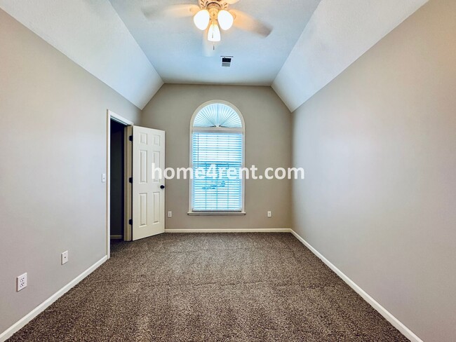 Building Photo - Beautiful Overland Park Home in Blue Valle...