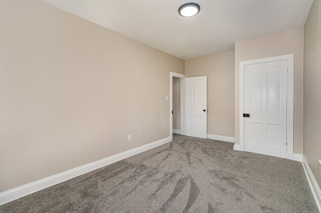 Building Photo - 303 Ridge Ave