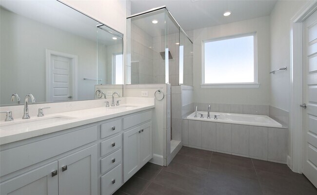 Building Photo - 506 W Donovan St