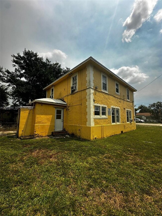 Building Photo - 1925 NW 56th St