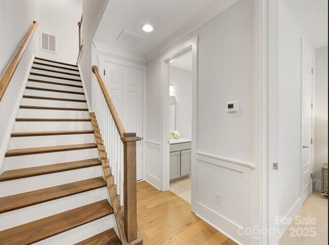 Building Photo - A cozy and spacious 4-bedroom, 5-bath home...