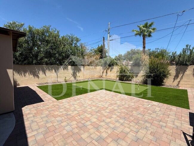 Building Photo - 1326 W Palm Ln