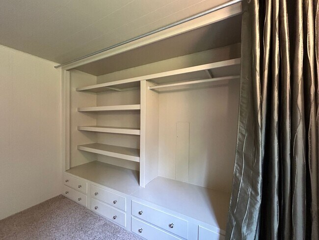 Building Photo - Stunning Views! Secluded 2 Bed, 1 Bath Gem!