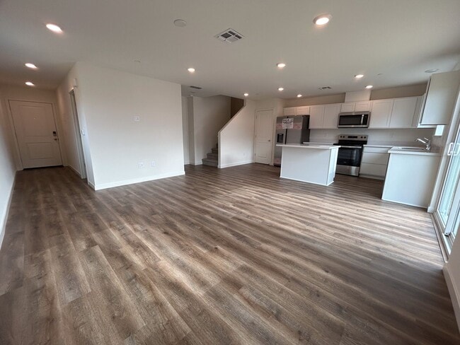 Building Photo - Welcome to this beautiful 4 Bedroom house you can call home!
