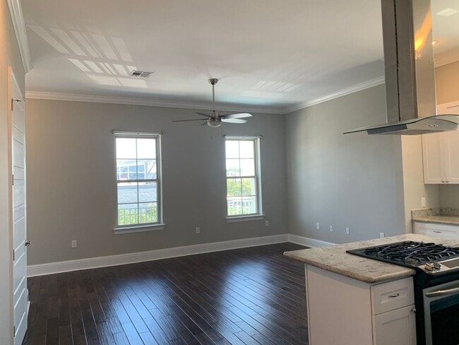 Building Photo - 2512 Valence St