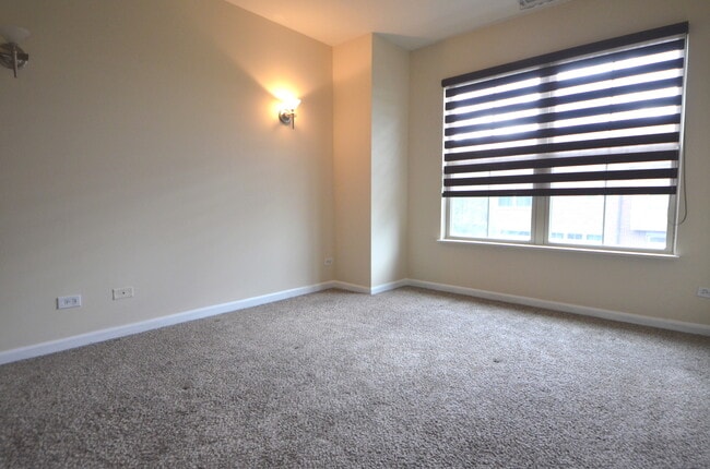Building Photo - 756 N Aspen Dr