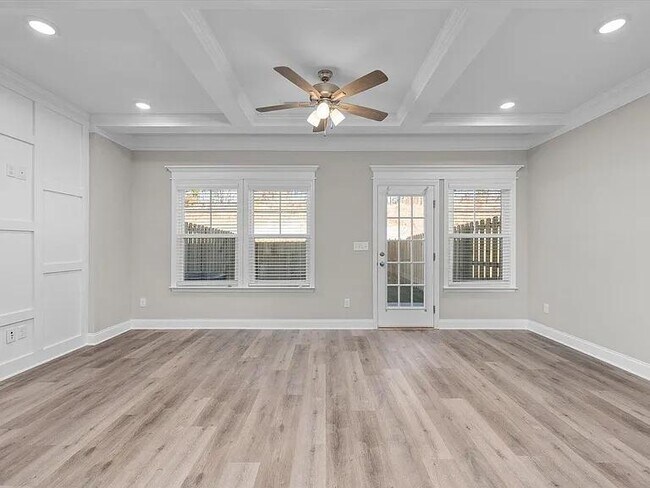 Building Photo - 1042 Linsmore Ave