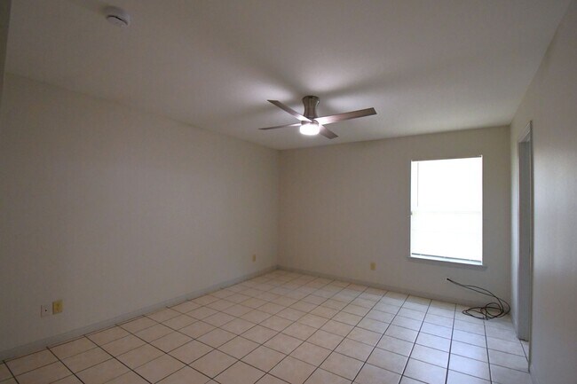 Building Photo - Move-In Ready, Beautifully Updated 3BR/2BA Home, HUD Accepted
