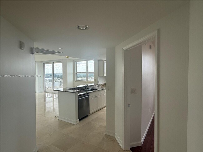 Building Photo - 19501 W Country Club Dr