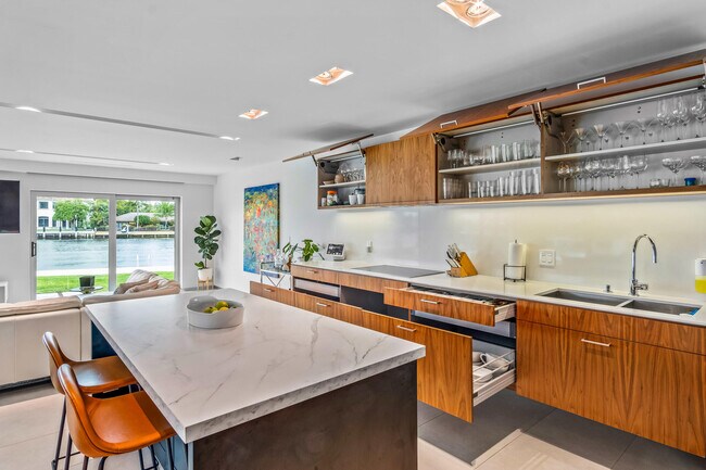 Building Photo - 35 Castle Harbor Isle Dr