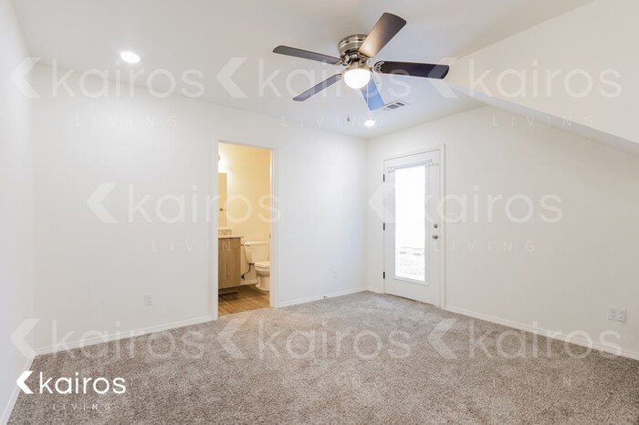 Building Photo - 1666 S Razorback Rd