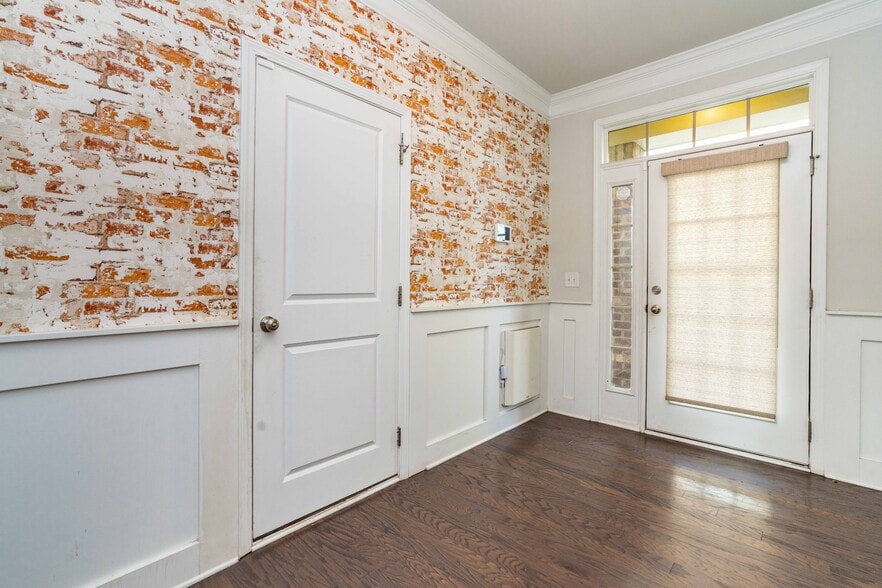 Building Photo - 321 View Dr