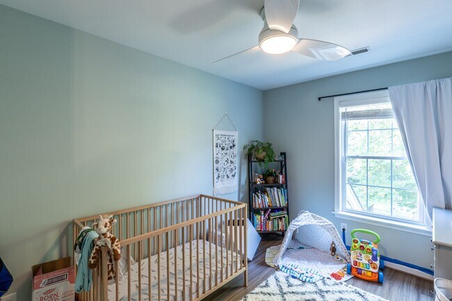 Building Photo - 1289 Clifden Green