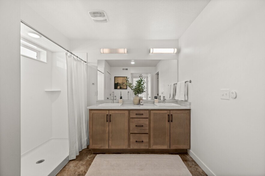 Building Photo - 858 W Wickham Dr