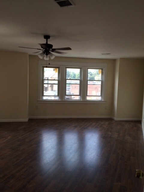 Building Photo - 20 E Sellers Ave