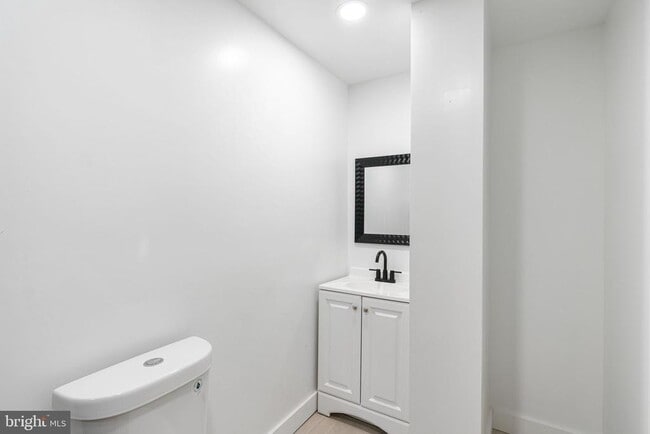 Building Photo - 2117 S Alden St