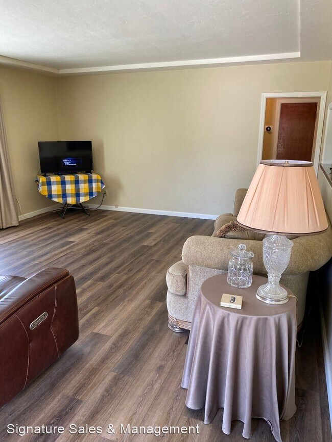 Building Photo - 2 br, 2 bath House - 22420 Van Buren Street