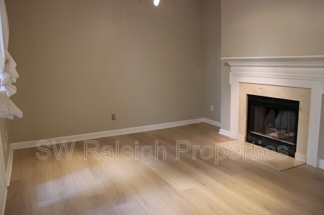 Building Photo - 252 E Davie St