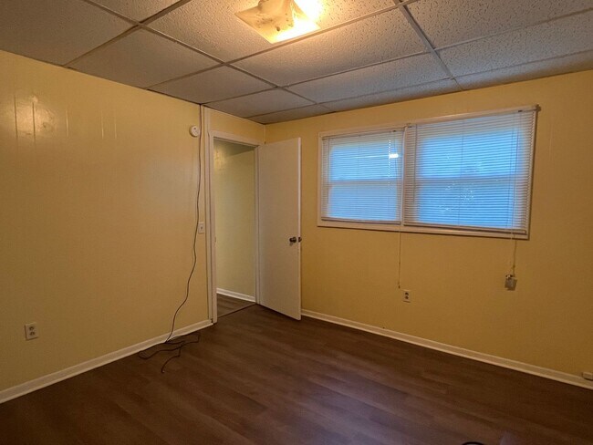Building Photo - 8 Vine Ln