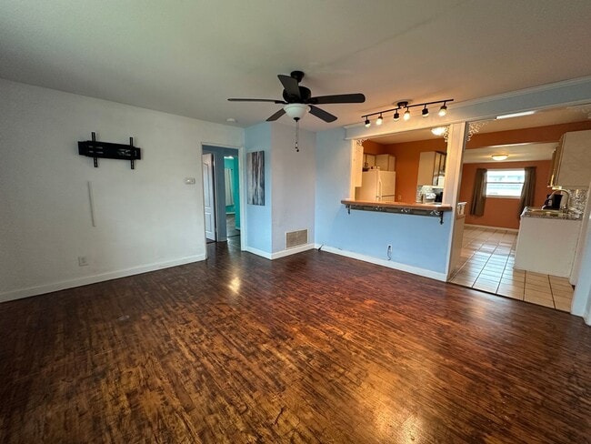 Building Photo - 3-Bedroom, 2-Bath Home Just Steps from the Beach – Daytona Beach