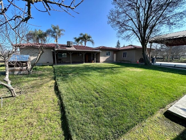 Building Photo - 10433 S Bethel Ave