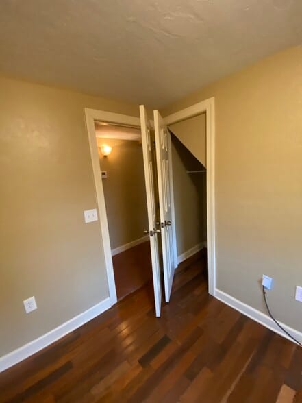 1st floor bedroom - 5344 Caldwell St