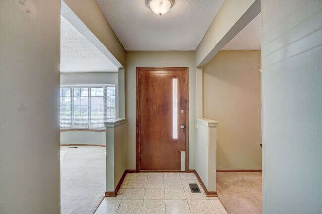 Building Photo - 3 Bed 2 Bath in Midwest City!