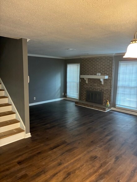 Building Photo - 5577 Carriage Brook Rd