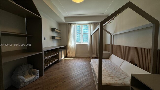 Building Photo - 20000 E Country Club Dr