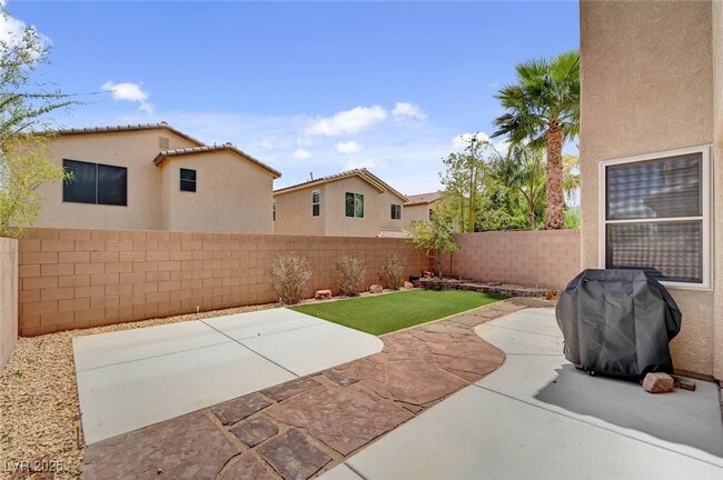 Building Photo - 864 Royal Amethyst Way