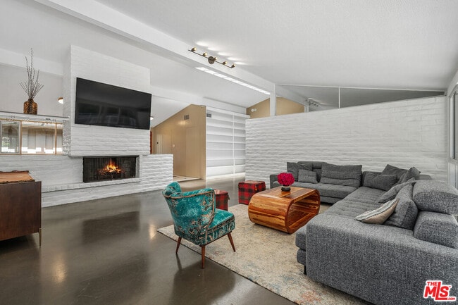 Building Photo - 3641 Woodcliff Rd