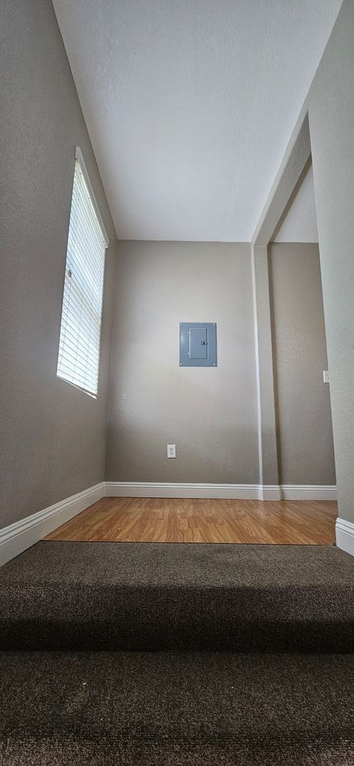 Building Photo - G Street 6 Plex