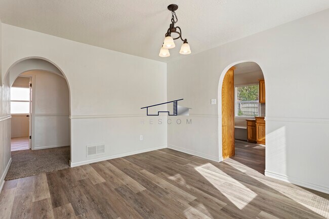 Building Photo - 352 Harrison Blvd