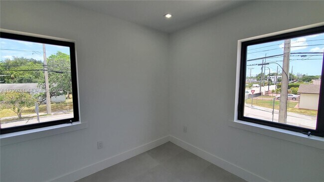 Building Photo - 6201 SW 22nd St