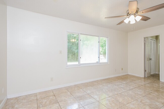 Building Photo - 6531 La Jolla St