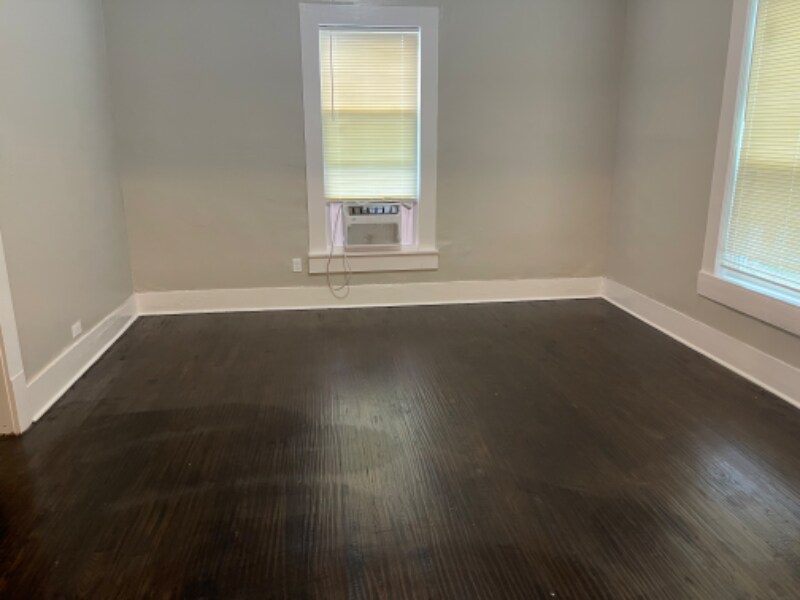 Building Photo - 534 E Sycamore St