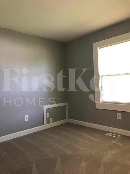 Building Photo - 5837 Walsham Way
