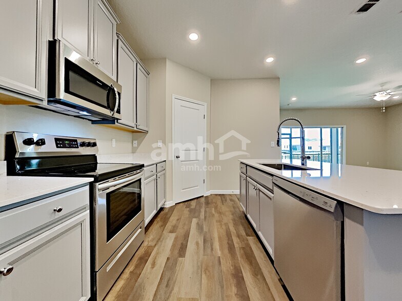 Building Photo - 300 Anastasia Park Rd