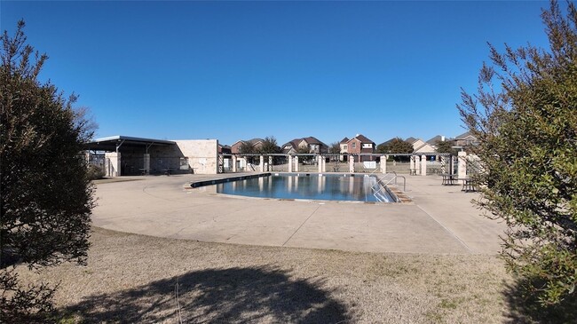 Building Photo - 901 Lone Pine Dr