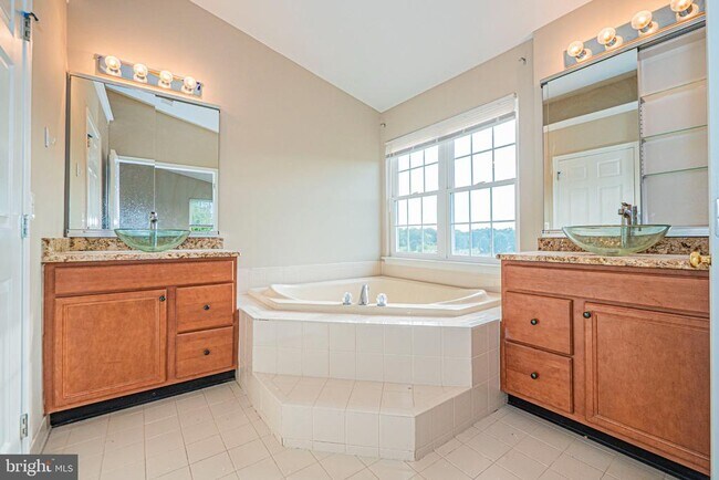 Building Photo - 22619 Upperville Heights Square