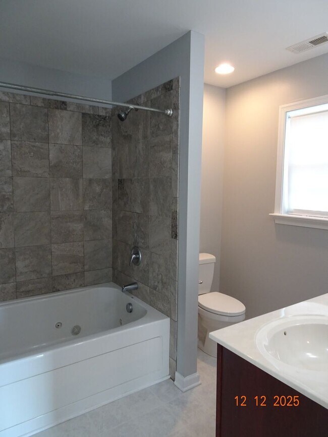 Building Photo - 3 Bedrooms, 2.5 Bathrooms Single Family Home