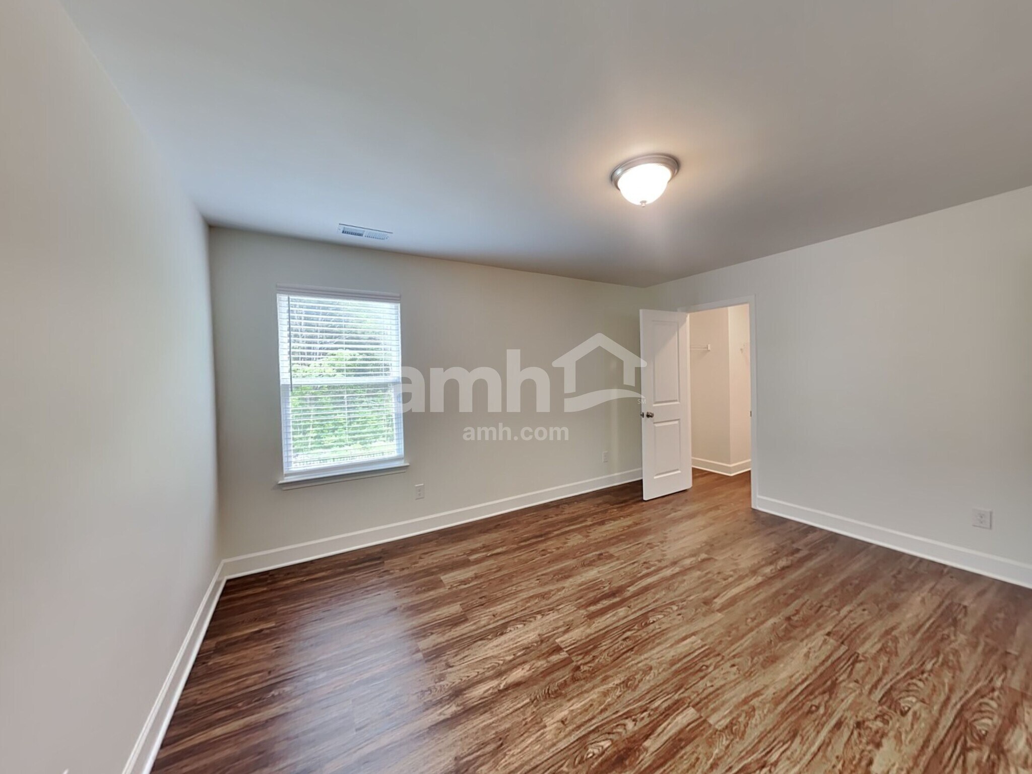 Building Photo - 5822 Zurich Rd