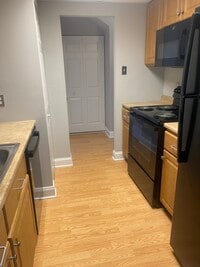 Building Photo - 305 Village Walk