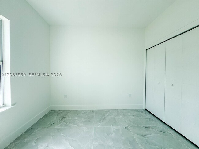 Building Photo - 852 Belden Ave