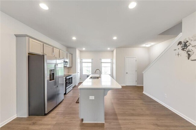 Building Photo - 3625 Hawthorne Terrace