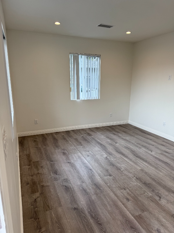 Building Photo - 154 S Grand Oaks Ave