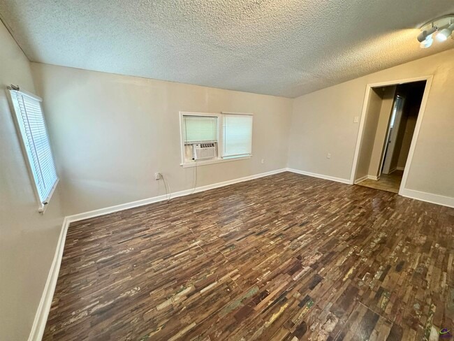 Building Photo - 102 Varee Dr