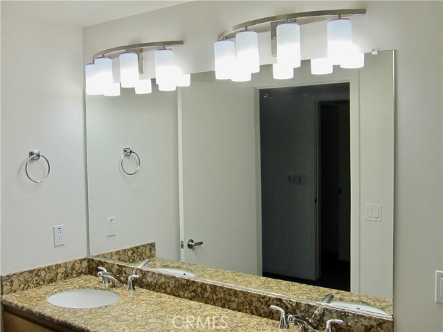 Building Photo - 411 W Seaside Way
